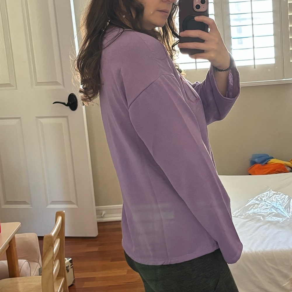 Disneyland Women’s Light Purple Comfy Crew Neck Top Size Small Medium